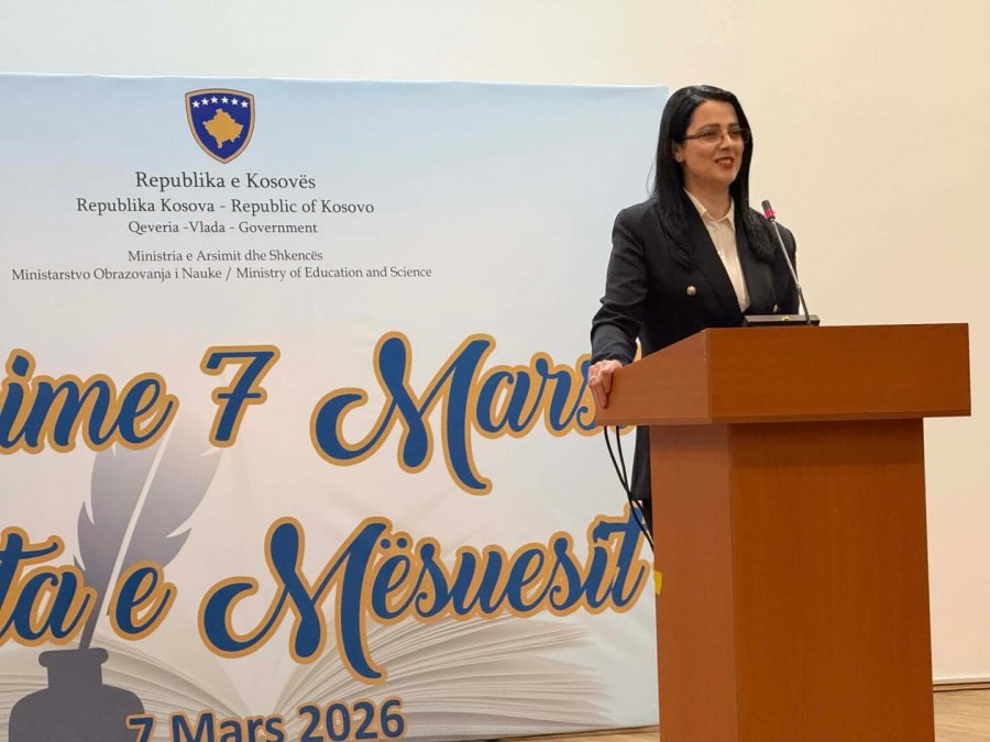 Ndahet çmimi  Shaban Jashari    Arta Gashi rrëmben çmimin e mësimdhënësit të vitit