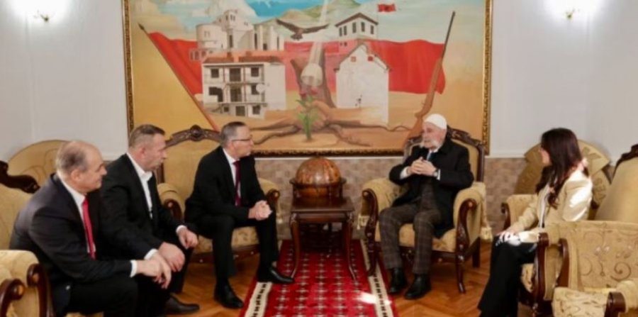 Hamza pritet nga Rifat Jashari në Prekaz: Sakrifica e familjes Jashari amanet për ta forcuar Kosovën  [video]