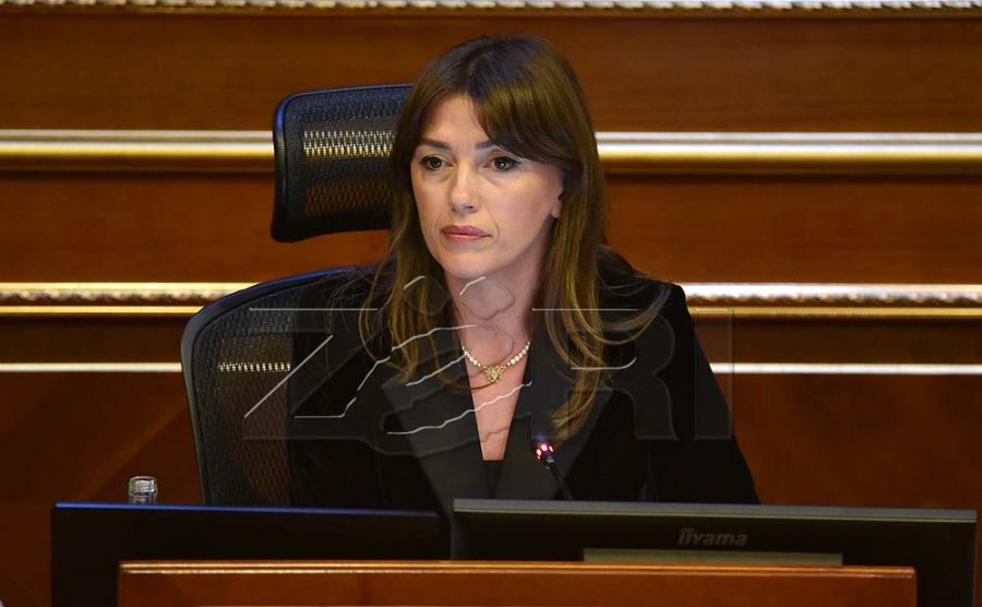 Haxhiu njofton deputetët për dekretin dhe lëndën e dërguar në Kushtetuese