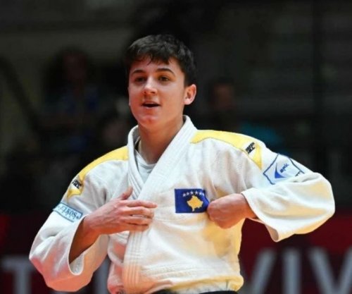 Laura Fazliu stoliset me medalje të argjendtë në Grand Prix të Austrisë