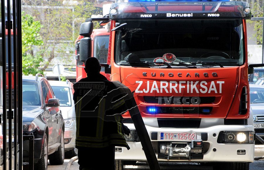 Zjarri përfshin një shtëpizë dhe stallë në Madanaj të Gjakovës  vetëm dëme materiale