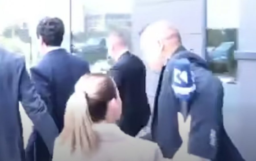 Mbrojtja e afërt e kryeministrit Kurti pengon gazetaren Vesa Hoda