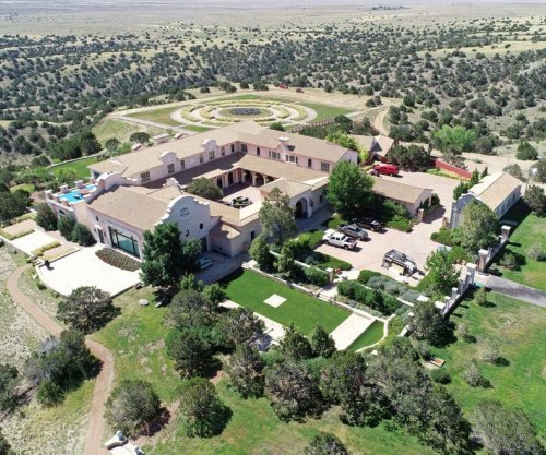 Pretendime se janë varrosur dy vajza, rihapen hetimet për fermën e Epsteinit në New Mexico