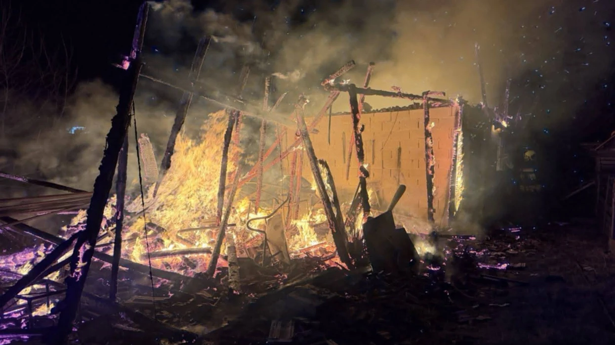 Digjet një punëtori dhe një objekt ndihmës në Mushtisht, ndërhyjnë zjarrfikësit e Suharekës