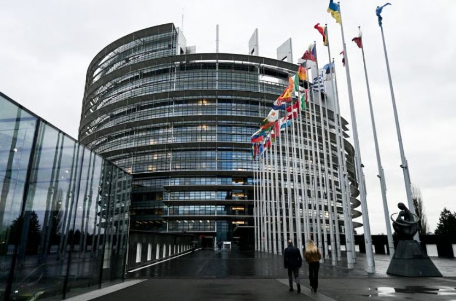  Zelensky, Merkeli dhe Bono nderohen me çmim kryesor nga BE-ja