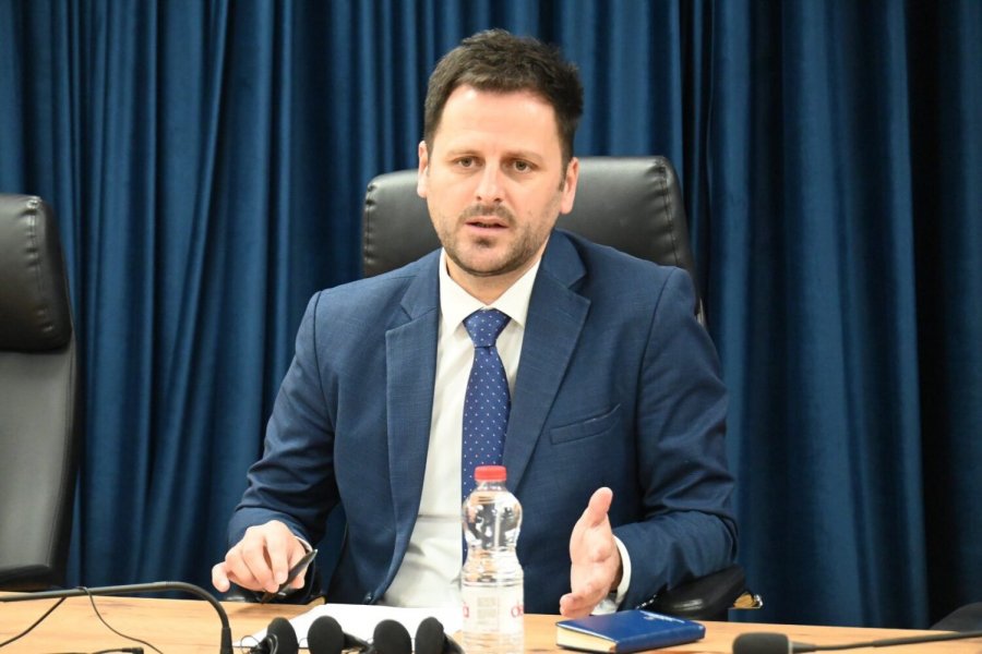 Zëvendësministri Nimoni priti në takim përfaqësues të Bashkimit Evropian në Kosovë