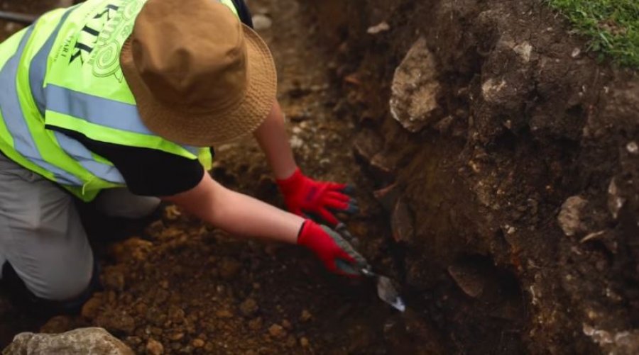 zbulohet-nje-vendbanim-i-ri-arkeologjik-ne-zonen-e-lushnjes-video