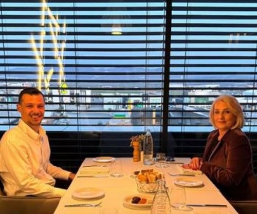 “Lutemi që të jemi sërish bashkë”, Endriti me mesazh prekës për babanë gjatë iftarit me nënën