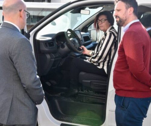 Ambasada Britanike i dhuron Policisë së Kosovës 2 automjete dhe 16 dronë me vlerë 153 mijë euro