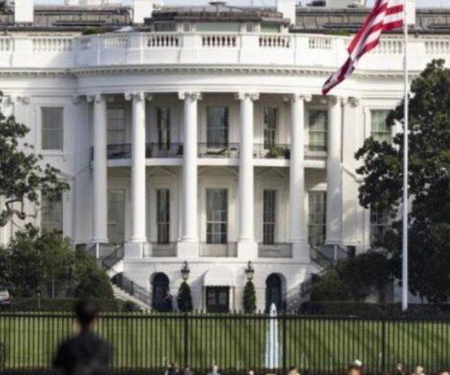 Makina përplaset me portën e Shtëpisë së Bardhë, pranga shoferit