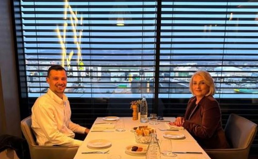  Lutemi që të jemi sërish bashkë   Endriti me mesazh prekës për babanë gjatë iftarit me nënën