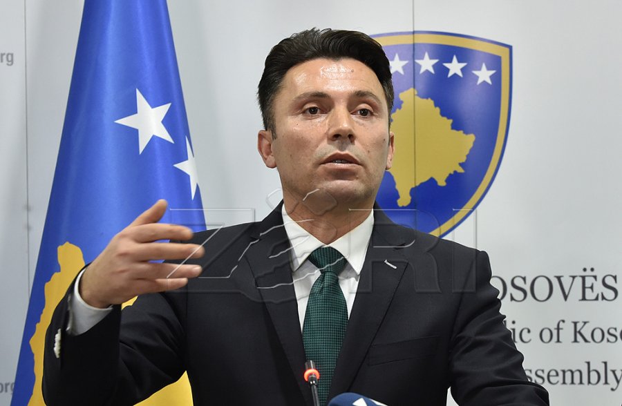 Rrustemi: Ambasadorët të mos ndërhyjnë në Gjykatën Kushtetuese