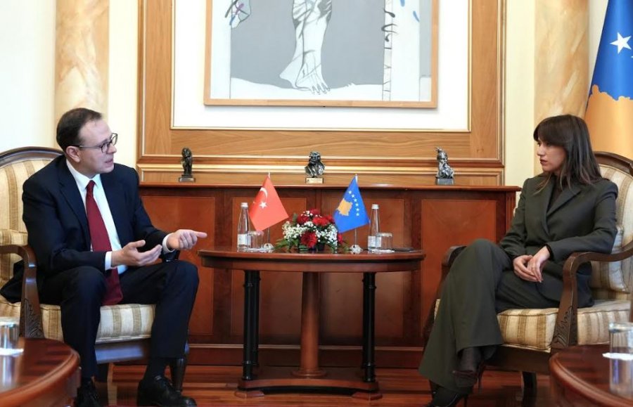 Haxhiu takohet me ambasadorin e Turqisë, flasin për bashkëpunimin ndërmjet dy vendeve