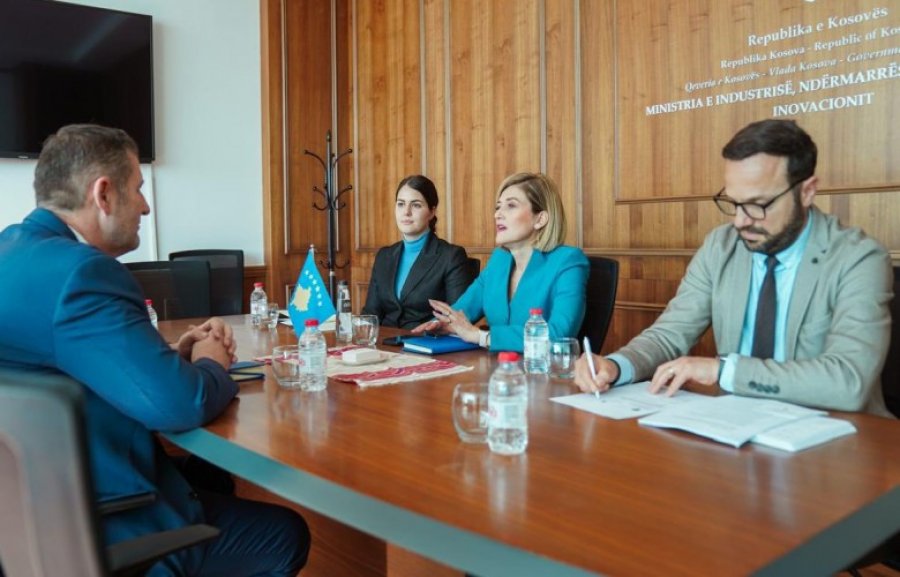 Kusari Lila zhvillon takime me drejtues të ATK së e Doganës së Kosovës