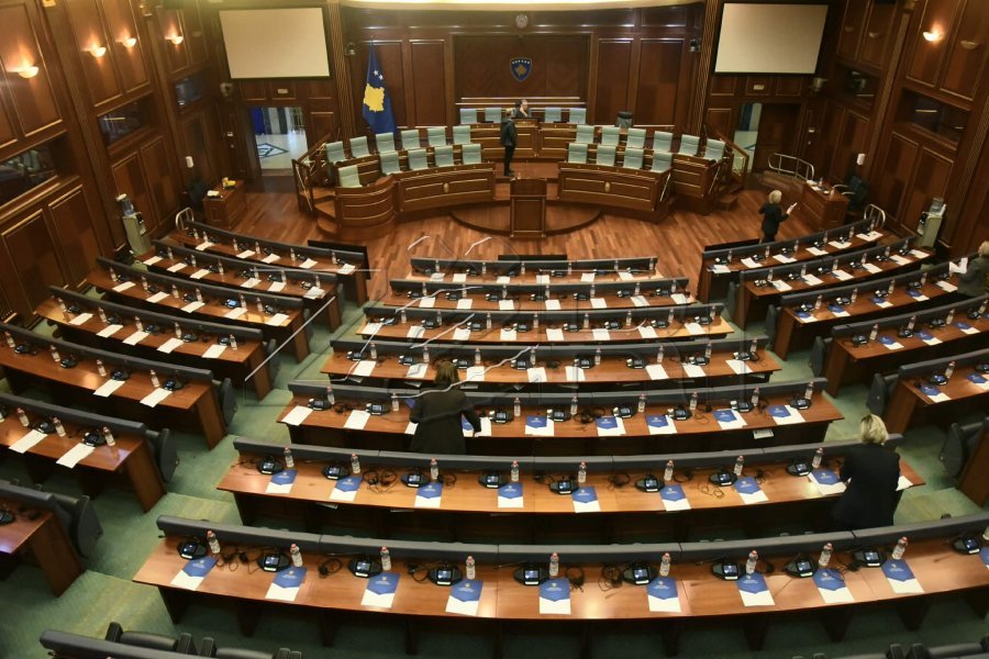 Qorrolli: Nuk duhej të pezullohej puna e Kuvendit