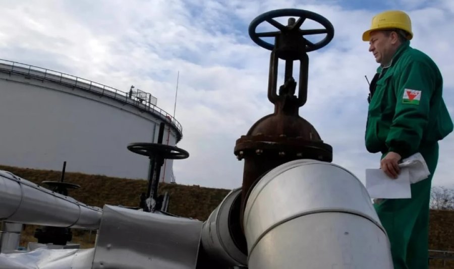 Çmimi i një fuçie naftë ngrihet përsëri në mbi 100 dollarë