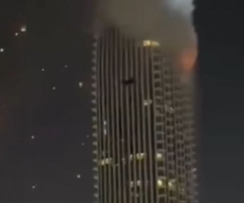 Rrënojat e dronit iranian godasin një ndërtesë në qendër të Dubait [video]