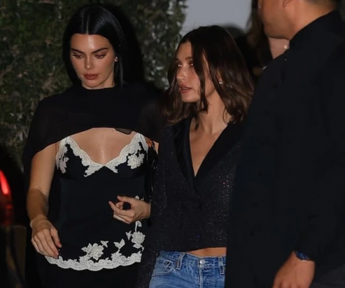 Kendall Jenner dhe Hailey Bieber në një mbrëmje glamuroze para Oscars