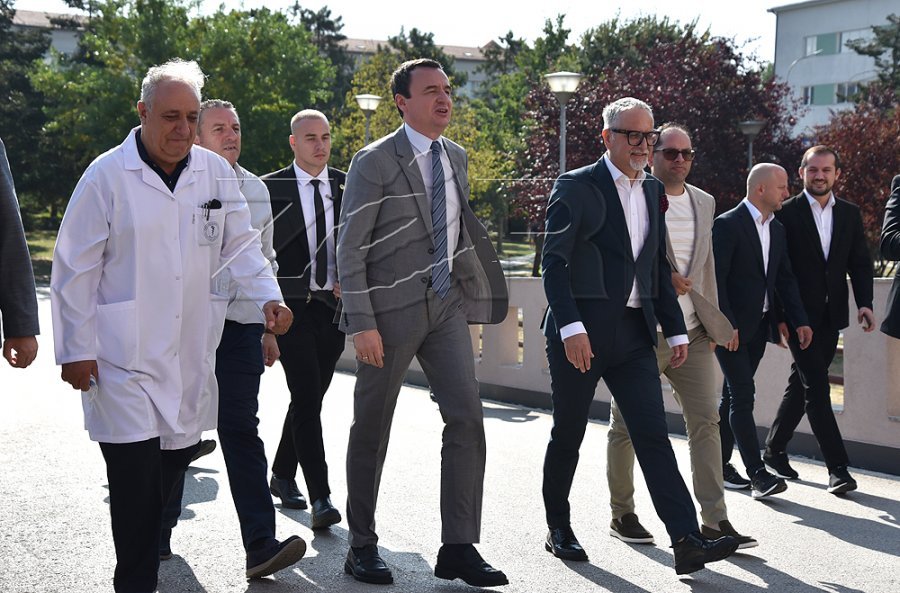 Kurti e Vitia  pjesëmarrës në përurimin e hapësirave të rinovuara në Institutin e Anatomisë Patologjike në QKUK