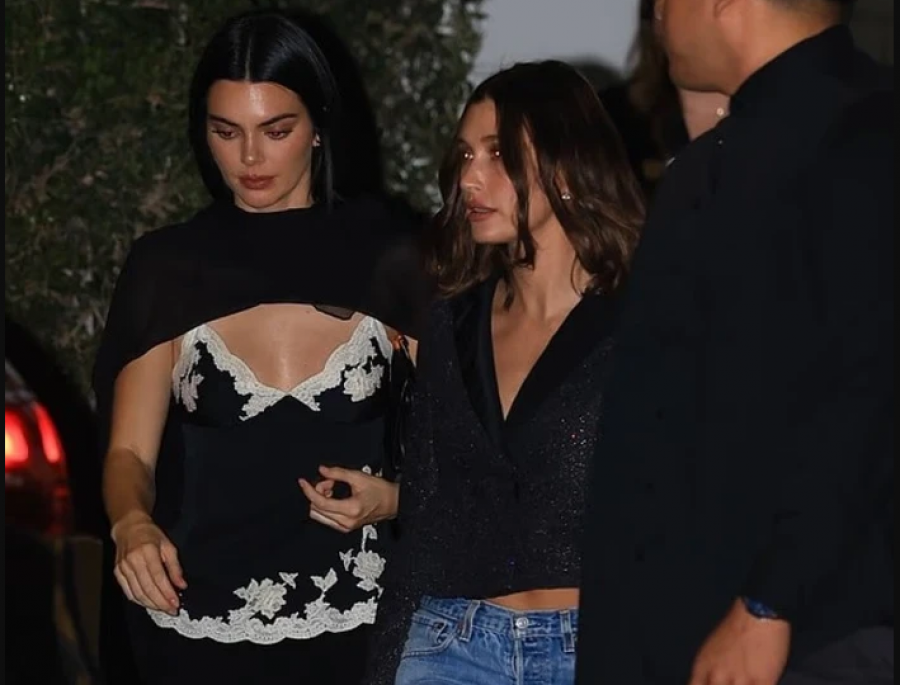 Kendall Jenner dhe Hailey Bieber në një mbrëmje glamuroze para Oscars