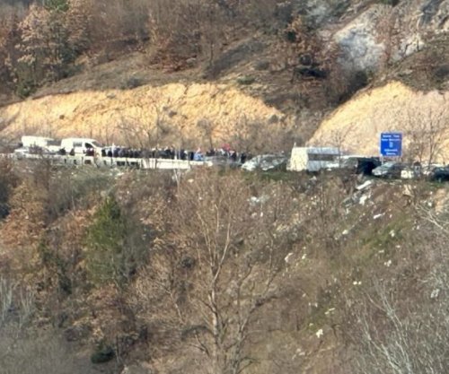 Numër i vogël serbësh protestojnë afër Jarinjës, mbyllet qarkullimi