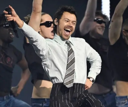 Harry Styles dominon listat me albumin e ri “Kiss All The Time”