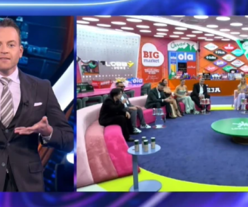 Ledioni imiton Edisën në mes të spektaklit, shpërthejnë të qeshurat