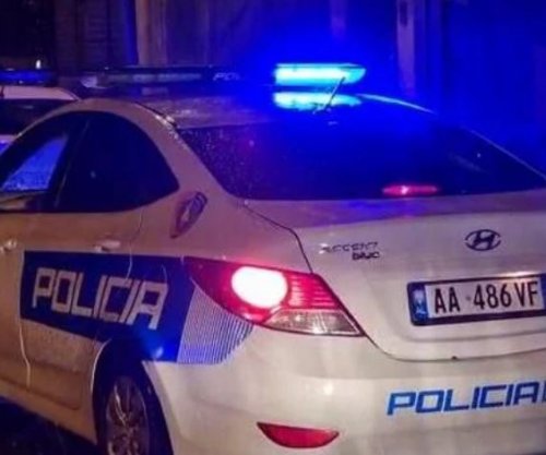 Qëlloi disa herë në ajër dhe i vuri armën në kokë ish-partneres, arrestohet 31-vjeçari në Sarandë
