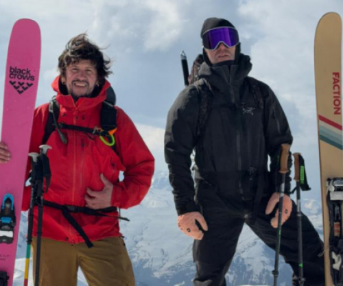 Dy kosovarë skijojnë për herë të parë në Majën e Shenjtë të Shkëlzenit