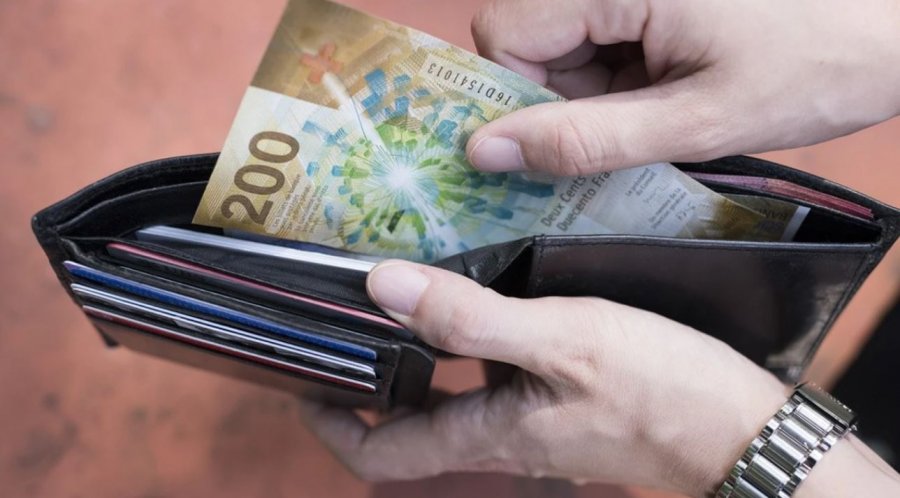 Burg e dëbim nga Zvicra  64 vjeçarja nga Kosova mashtron dhe i merr pensionistit mbi një milion franga