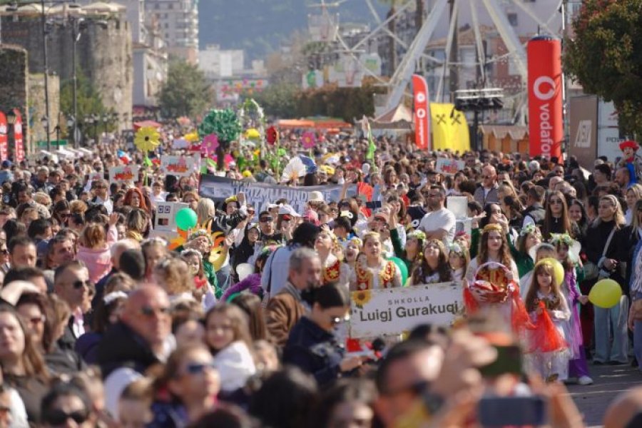 Dita e Verës në Elbasan  qindra qytetarë dhe turistë të huaj pjesë e festimeve