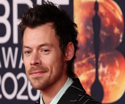  Harry Styles thyen rekordin e tij, ngjitet në krye të listave në Britani