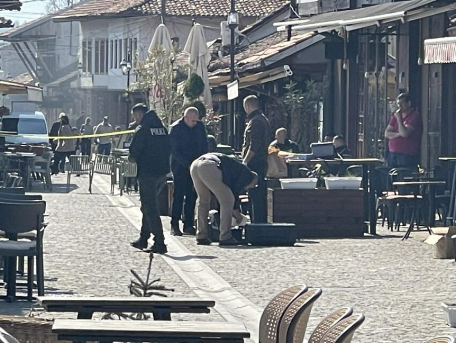 Forenzika del në vendin ku ndodhi vrasja në Gjakovë [video]
