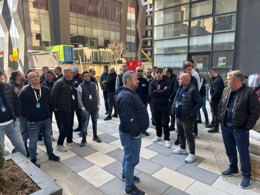 Protestojnë punëtorët e “Prishtina Parking”, paralajmërohet grevë