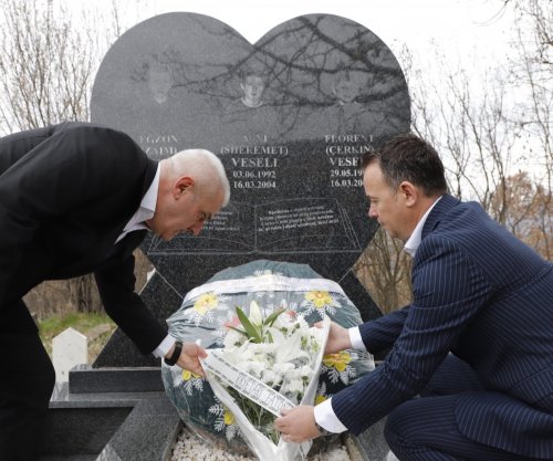 Homazhe për viktimat e trazirave të marsit në Mitrovicë të Jugut