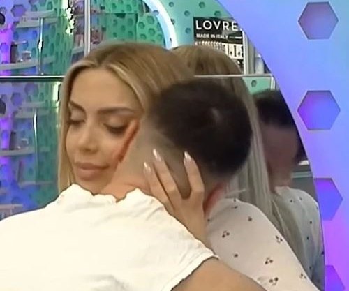 Shpërthejnë komentet negative për Mateon e Brikenën: Sa fals, na e shpifët [video]