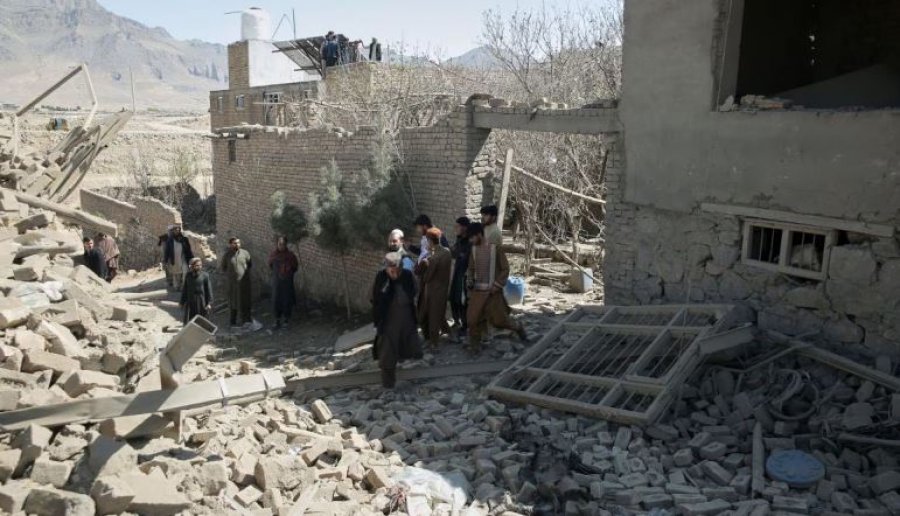 Pakistani kryen sulm në një spital në Afganistan, të paktën 100 të vdekur