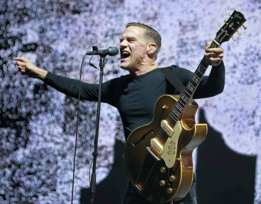 Legjenda e rock ut Bryan Adams vjen për koncert në Prishtinë më 27 qershor  video 