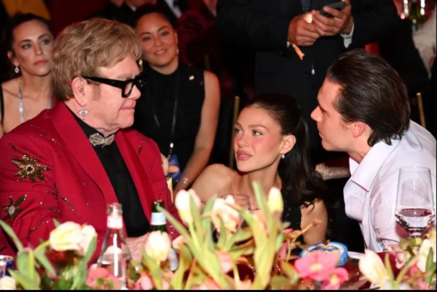 elton-john-mbeshtet-brooklyn-beckhamin-i-siguron-biletat-ne-oscar-si-mbeshtetje-pas-sherrit-familjar
