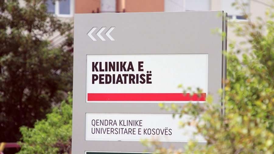 5 vjeçari që u keqtrajtua nga prindërit  në Kujdes Intensiv Pediatrik