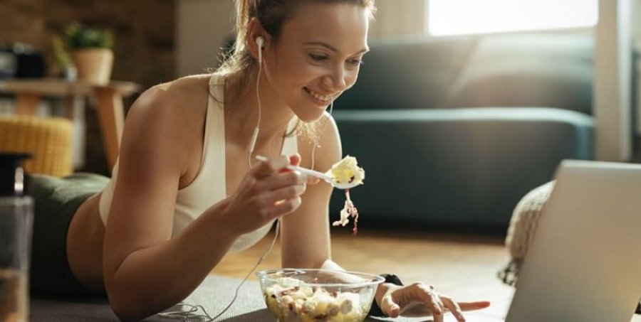 Sekreti i rënies nga pesha, kur duhet të hani mëngjesin dhe darkën