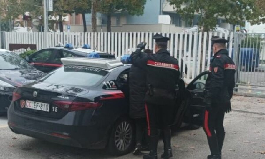 arrestohet-ne-itali-shqiptari-qe-po-trafikonte-2-5-kg-kokaine-ne-veturen-e-tij-edhe-nje-pakistanez