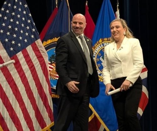 Vjollca Hoti nga Policia e Kosovës diplomon me sukses në Akademinë Kombëtare të FBI-së