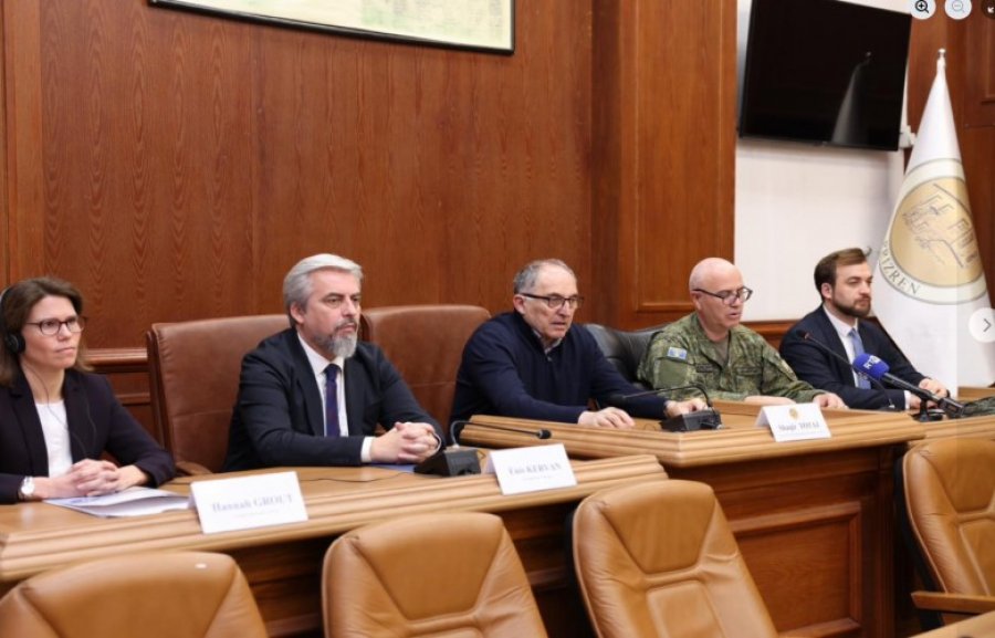 Ministria e Mbrojtjes mban takim në Prizren për rekrutimin në FSK