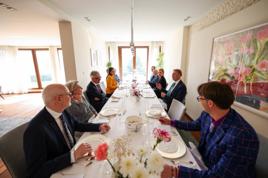 Donika Gërvalla-Schwarz falënderon Aivo Orav në përfundim të mandatit