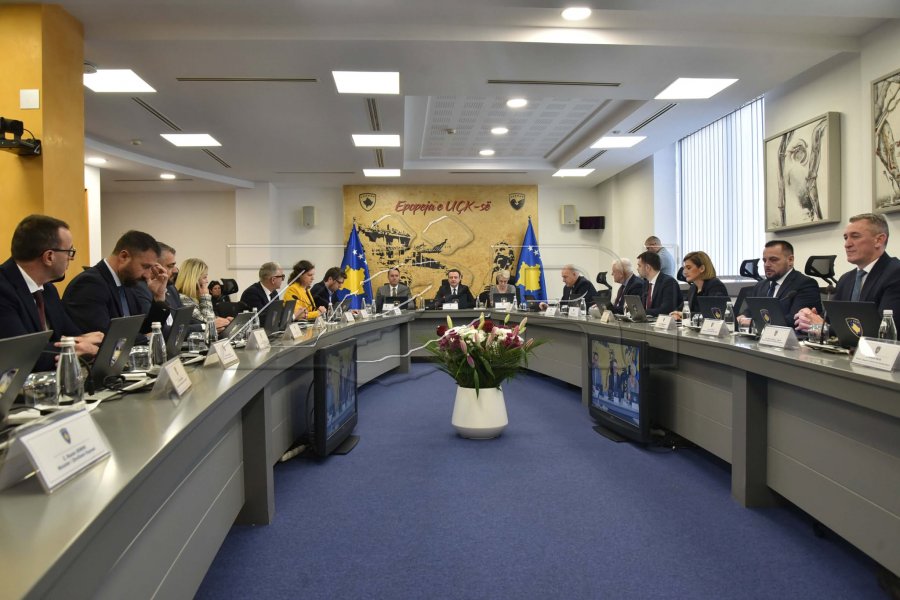 qeveria-ndan-mbi-385-mije-euro-mbeshtetje-financiare-per-37-specializante-nga-lugina-dhe-mali-i-zi