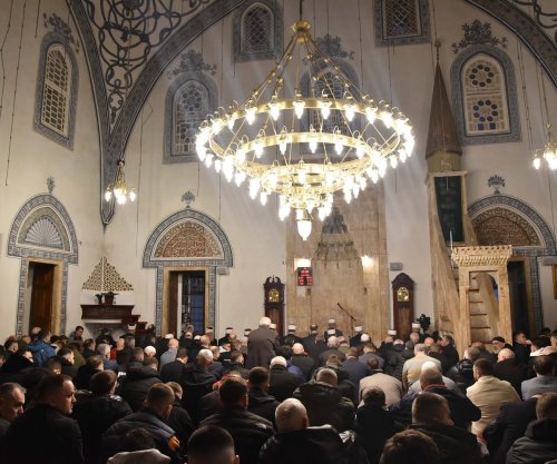 Qytetarët urojnë Fitër Bajramin, japin mesazhe për bashkim, solidaritet dhe dashuri