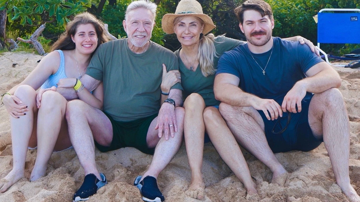 Familja e Chuck Norris i thotë lamtumirë aktorit me një mesazh emocional: Ai frymëzoi miliona njerëz me punën dhe disiplinën e tij