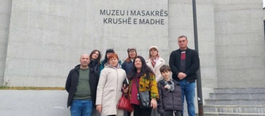 Gazetarë ukrainas vizitojnë Krushën e Madhe dhe Krushën e Vogël, njihen me krimet e luftës dhe qëndresën e grave