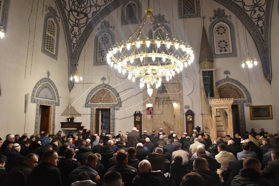 Qytetarët urojnë Fitër Bajramin, japin mesazhe për bashkim, solidaritet dhe dashuri